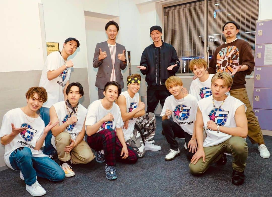 MAKIDAIさんのインスタグラム写真 - (MAKIDAIInstagram)「FANTASTICSのライブを観覧させて頂きました😊✨ 今までのEXILE TRIBEになかった 新しく独自のライブスタイルでとても新鮮でした✨ これからも楽しみです⤴️✨ 全力パワーを ありがとうございました(^^)✨劇団チームの秋山、青柳メンと一緒に👍🏼✨」11月13日 0時03分 - exile_makidai_pkcz