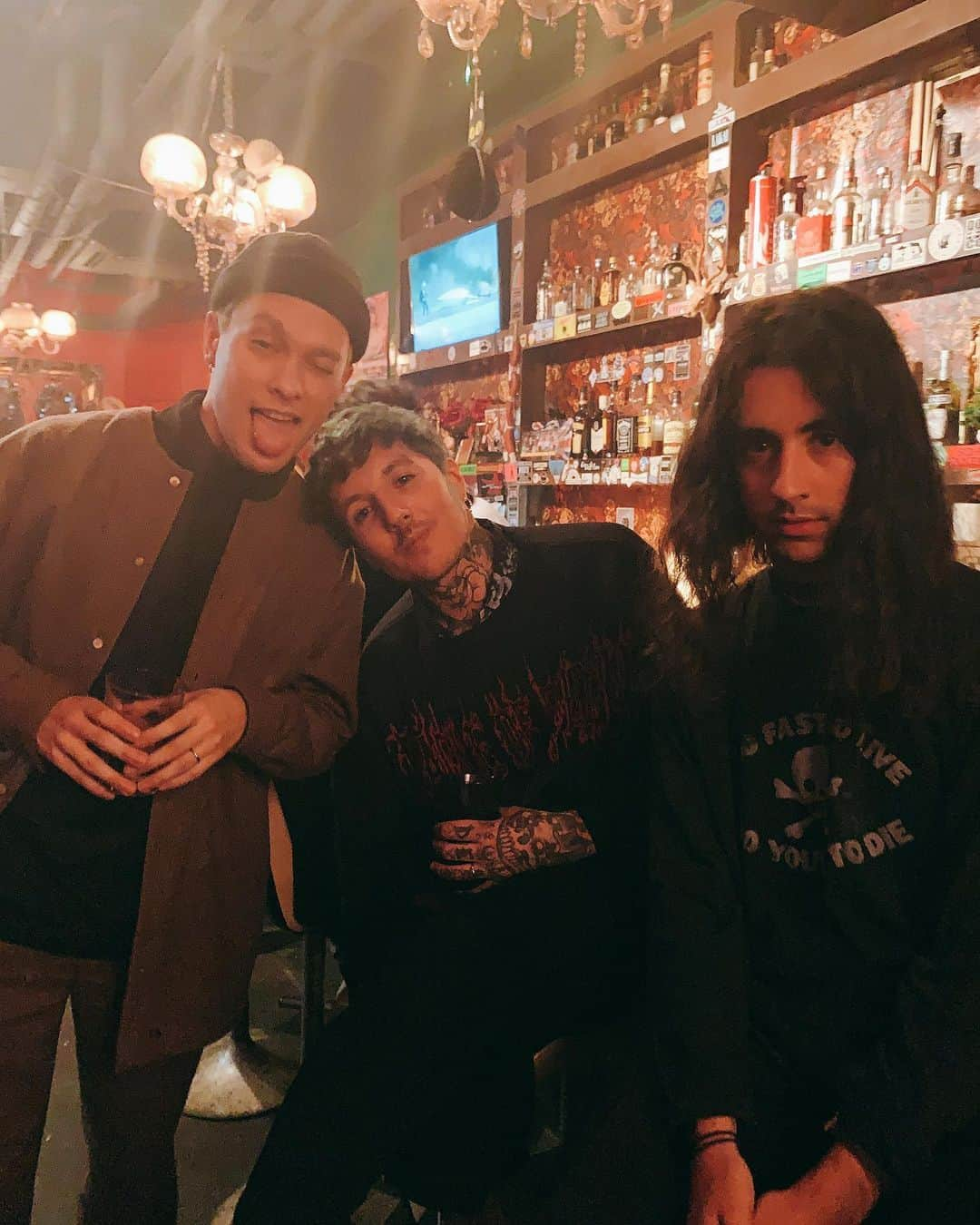 Masato さんのインスタグラム写真 - (Masato Instagram)「Hang out with these gents last night🍶 俺はライブで残念ながら行けないけど @dropdeadofficial が週末に初東京pop upやるみたいだよ〜🔥」11月13日 0時07分 - masato_coldrain