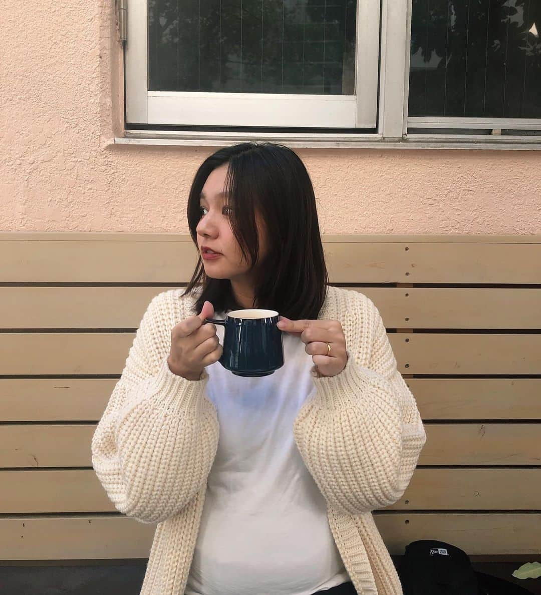 にわみきほさんのインスタグラム写真 - (にわみきほInstagram)「代々木公園のCafe Rostro☕️ デカフェメニューがあって 美味しいホットラテが飲めました😻 デカフェなかなかないから嬉しいな〜 どこかオススメあったら教えてください🙏 . . #最近ミキコレ休止中 #洋服がほぼサイズアウトしてきました☹️ #今日は夫の白Tを借りました #もう洋服のサイズ感が一緒になってきてる🤣」11月13日 0時15分 - mikiho_niwa