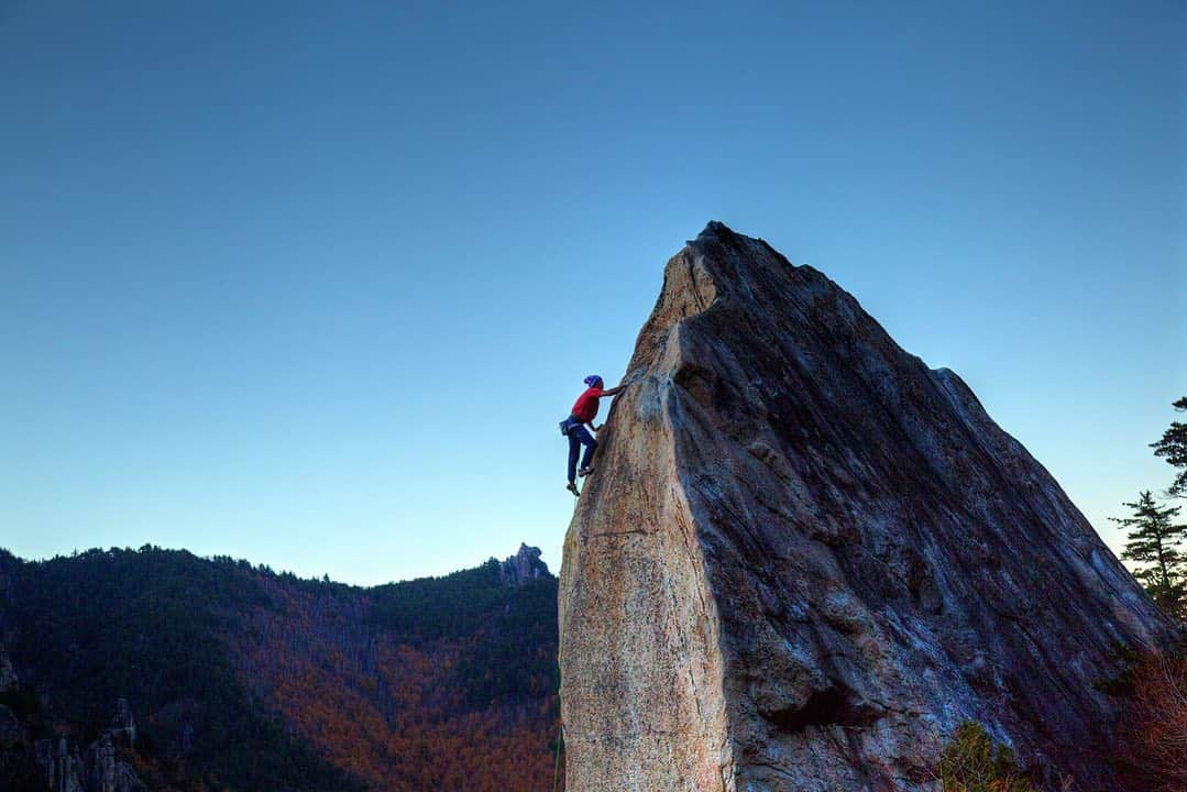 平山ユージさんのインスタグラム写真 - (平山ユージInstagram)「Practice on Crux of Petashiman 5.13c,Ogawayama. It’s very nice line but it’s hard😳  ペタシマン5.13cの核心を練習、良いラインだけどほんと難しい😅  Photos @deloprojet  @maechan82kgclimber  @thenorthfacejp  @beal.official  @blackdiamond  @climbskinspain  @climbparkbasecamp  @boulderpark_basecamp  @basecamptokyo  @basecamp.import  @basecamponlineshop  @thenorthfacecup  #ogawayamaclimbing #ogawayama #小川山 #ペタシマン」11月13日 0時15分 - yuji_hirayama_stonerider