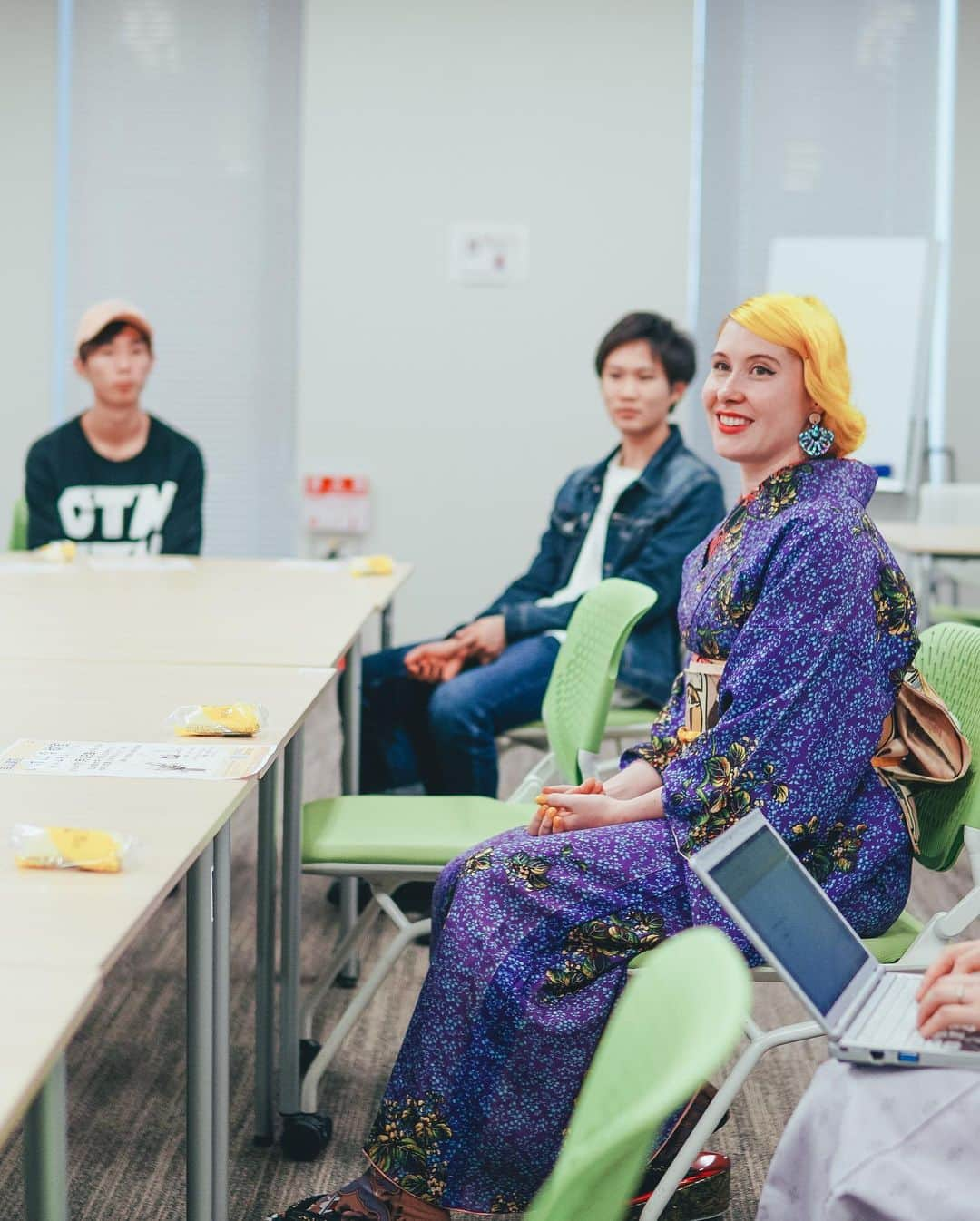 Anji SALZさんのインスタグラム写真 - (Anji SALZInstagram)「Did you already read my blog post about my meeting with Ms. Yoshida who is a professor and did several researches on kimono economics? I was invited as a guest speaker at the Osaka campus of the Ritsumeikan University 👩🏻‍🎓 Wrote down something I learned from the talk with sensei and hearing the thoughts of the students 🥰❤️ 💫salz-tokyo.com💫 ブログ読みましたか？ この間は立命館大学の大阪キャンパスにお邪魔しました☺️💖 吉田満梨先生にゲストスピーカーとして誘って頂き、とても感動しました。 私も色々勉強になりました！🙋🏻‍♀️❤️」11月13日 0時36分 - salztokyo