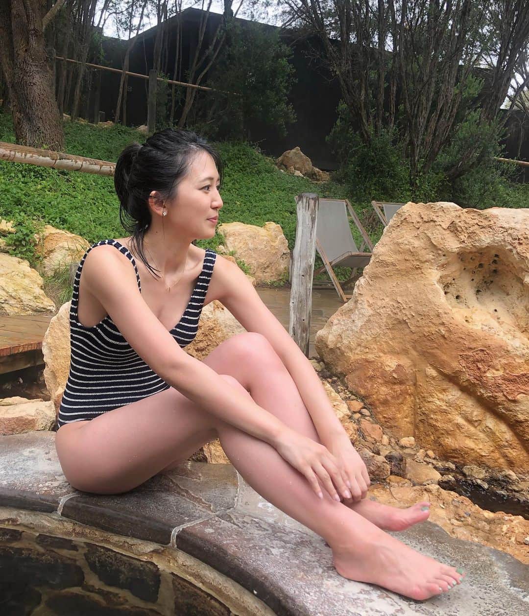 坪井安奈さんのインスタグラム写真 - (坪井安奈Instagram)「Hot spring in Australia🇦🇺 . オーストラリアでは車を借りて、メルボルンの街から遠くまで足を伸ばすことができました✨ 行って良かったのは、ペニンシュラ温泉。森の中の温泉って感じで、いろいろな温泉があってすごく広くて。1日中いられそうだった🌳そうとは知らず、我々は数時間のみ滞在😂 . ちなみに水着はハワイで買ったもの👙 photo by @ayuminagami . #melbourne #australia #peninsulahotsprings  #travelgram #travelphotography #instatravel #australiaphotography #hotsprings #hotspring #swimwear #girlsswimwear  #オーストラリア #オーストラリア旅行  #メルボルン #ペニンシュラ温泉 #メルボルンライフ #メルボルン観光 #メルボルン生活 #オーストラリア生活 #オーストラリアライフ #海外旅行 #旅行好き #女子旅 #旅好き #温泉 #日帰り温泉 #温泉女子 #水着 #水着コーデ #インポート水着」11月13日 0時48分 - tsuboianna