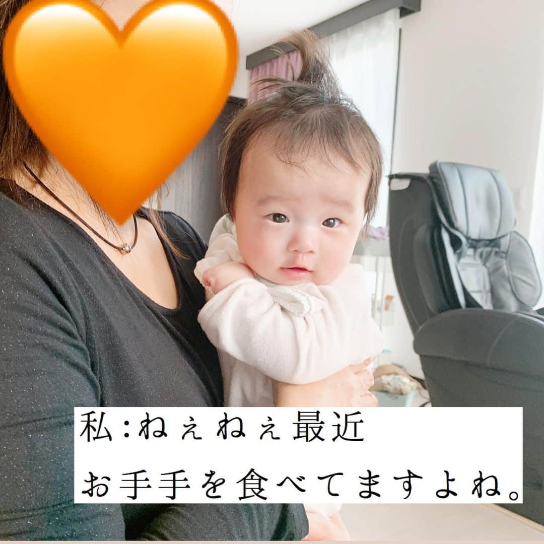 しほの涼のインスタグラム：「ギネスに挑戦ってくらいに、拳を口に入れようと頑張っています👍😅 楽しそうで何よりですが、ヨダレが凄くてほっぺたかぶれ出したのが気になってます。  #ベビママ#赤ちゃん#令和ベイビー#赤ちゃん語録#生後4カ月#ママリ#スマイル育児 #娘#愛しの娘#第一子#赤ちゃんのいる生活#赤ちゃんのいる暮らし#ベッカムヘアー#ベッカムヘア#ベッカムヘアベビー#女の子赤ちゃん#面白赤ちゃん#癒される#笑神娘さん」