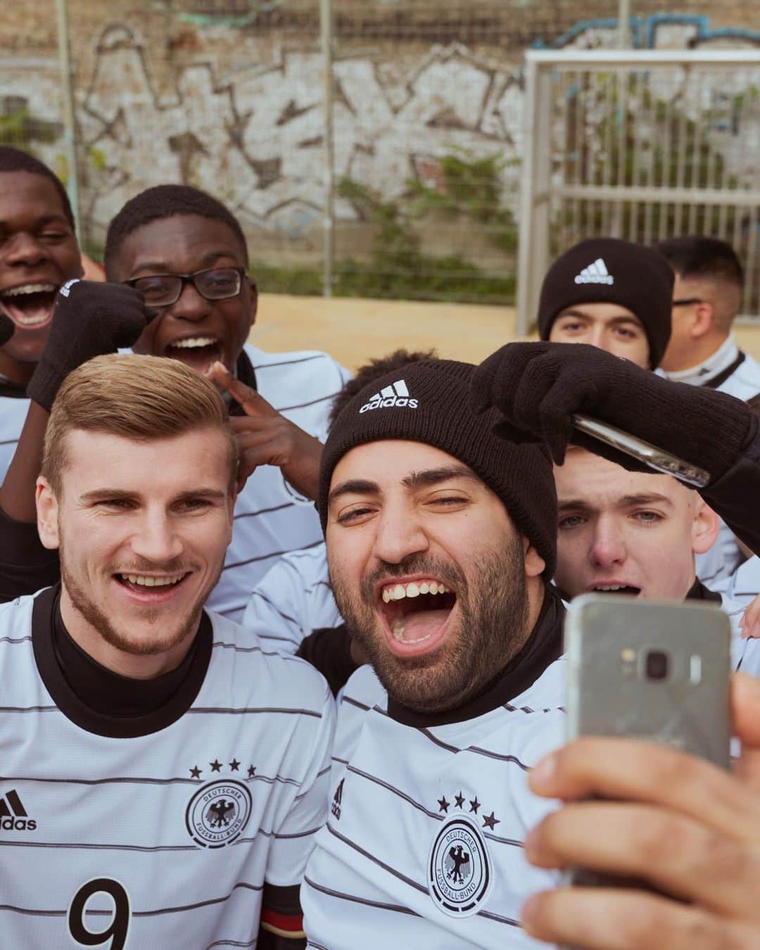 ティモ・ヴェルナーのインスタグラム：「Ein Team 🇩🇪」