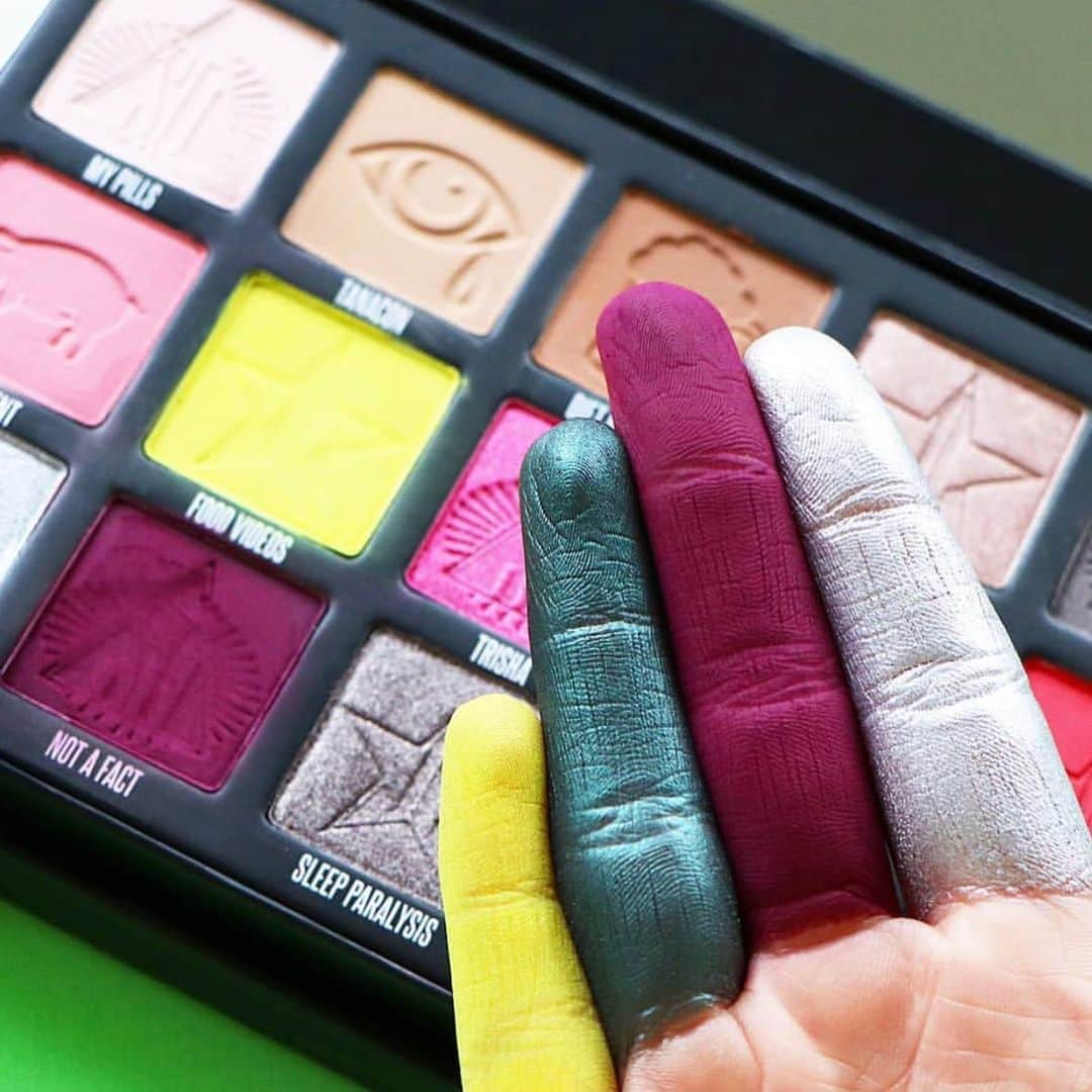 Jeffree Star Cosmeticsさんのインスタグラム写真 - (Jeffree Star CosmeticsInstagram)「FULL PIGMENT🖤 These #Conspiracypalette swatches have us feeling some type of way 🤤💦 Photo by: @rischny 🐷👁 #jeffreestarcosmetics」11月13日 0時59分 - jeffreestarcosmetics