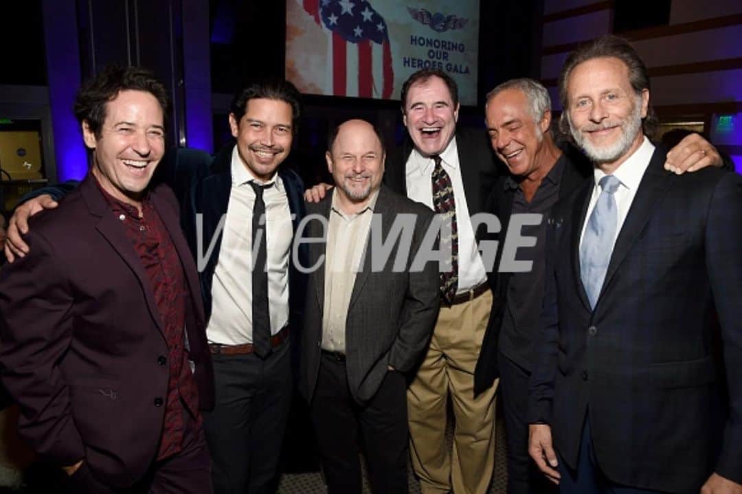 ロブ・モローのインスタグラム：「You will laugh amongst this crew. Proud of #StevenWeber who gave a beautiful moving speech being honored by @NDVets for his support of #NewDirectionVets @wumpyinc @anthony.ruivivar @ijasonalexander @wellivert @realrichardkind」