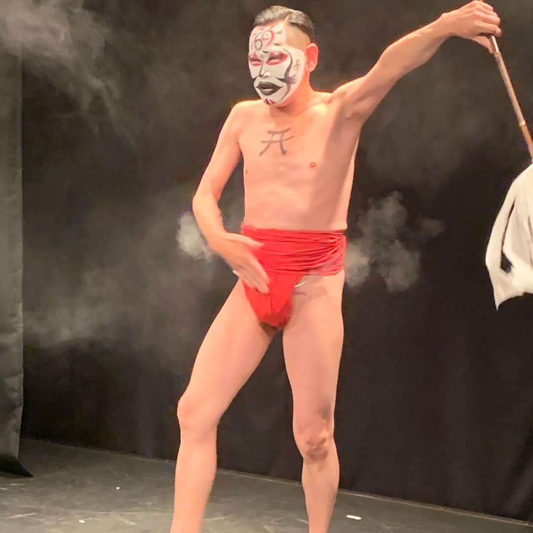 のインスタグラム：「2019年の東洋ライブも無事に終了。 ご来場のお客様、出演者のみんな、スタッフさん、打ち上げを仕切ってくれる皆様、ありがとうございました。 来年も宜しくお願い致します。 2020年の1発目は1月21日です。  #東洋ライブ #お笑いライブ #東洋太平洋秘宝館タイトルマッチライブ #下北沢 #シアターミネルヴァ 2020年1月21日」