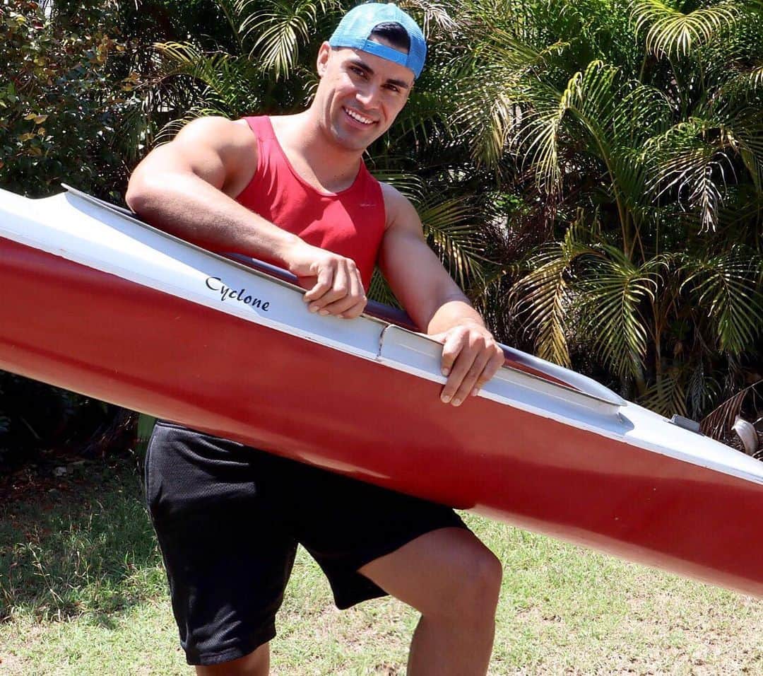 ピッタ・タウファトフアさんのインスタグラム写真 - (ピッタ・タウファトフアInstagram)「Not sure why I’m smiling but this is one of the many challenges we are facing. Cracked kayaks. My Polynesian hips don’t fit in a standard race kayak.  This is the second time I’ve cracked this one just trying to fit inside and it’s wider than most. We’re ultimately going to have to get custom sized kayaks made for the k1 ( one man)and k2 ( two man) races which is a very expensive undertaking. We’ve set up a go-fund-me page to help with some of these costs as a lot of people have asked how they can help us and be part of this Olympic qualification journey. I’ve added the link on my profile. What we will do now is find a way to temporarily patch up this crack using fibreglass. Not a pretty fix but we always find ways to work with what we have. It’s easy to make excuses and not paddle each and every day but that guarantees failure. Instead we make do with what we have and do it with a smile :) - link in profile」11月13日 6時48分 - pita_tofua