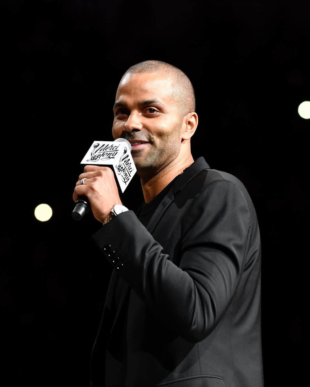 NBAさんのインスタグラム写真 - (NBAInstagram)「#MerciTony ...the @spurs celebrate @_tonyparker09’s incredible career and raise #9 to the rafters in San Antonio!」11月13日 1時42分 - nba