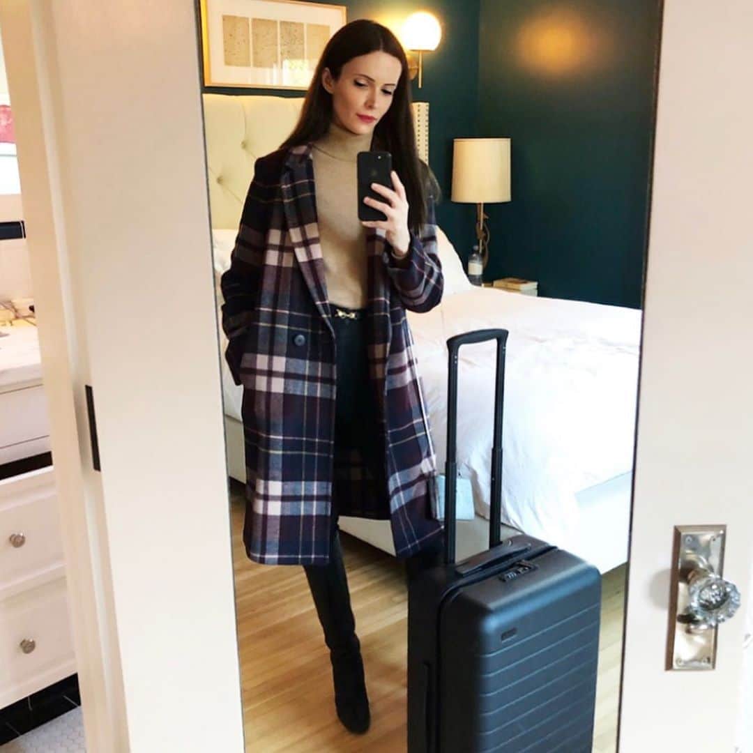 ビッツィー・トゥロックのインスタグラム：「Thanks @away for helping me travel smarter! ✈️✈️✈️」