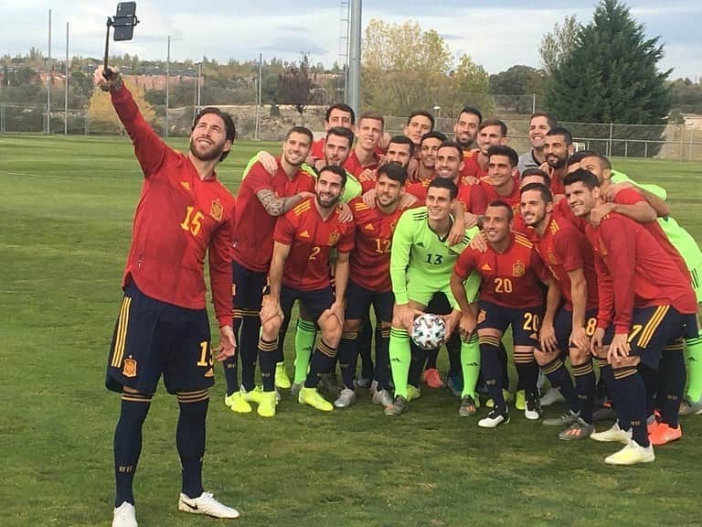 パブロ・サラビアさんのインスタグラム写真 - (パブロ・サラビアInstagram)「Happiness 😃🇪🇸 . #unidosporunreto #vamosespaña #euro2020 #ps」11月13日 2時05分 - pablosarabia92