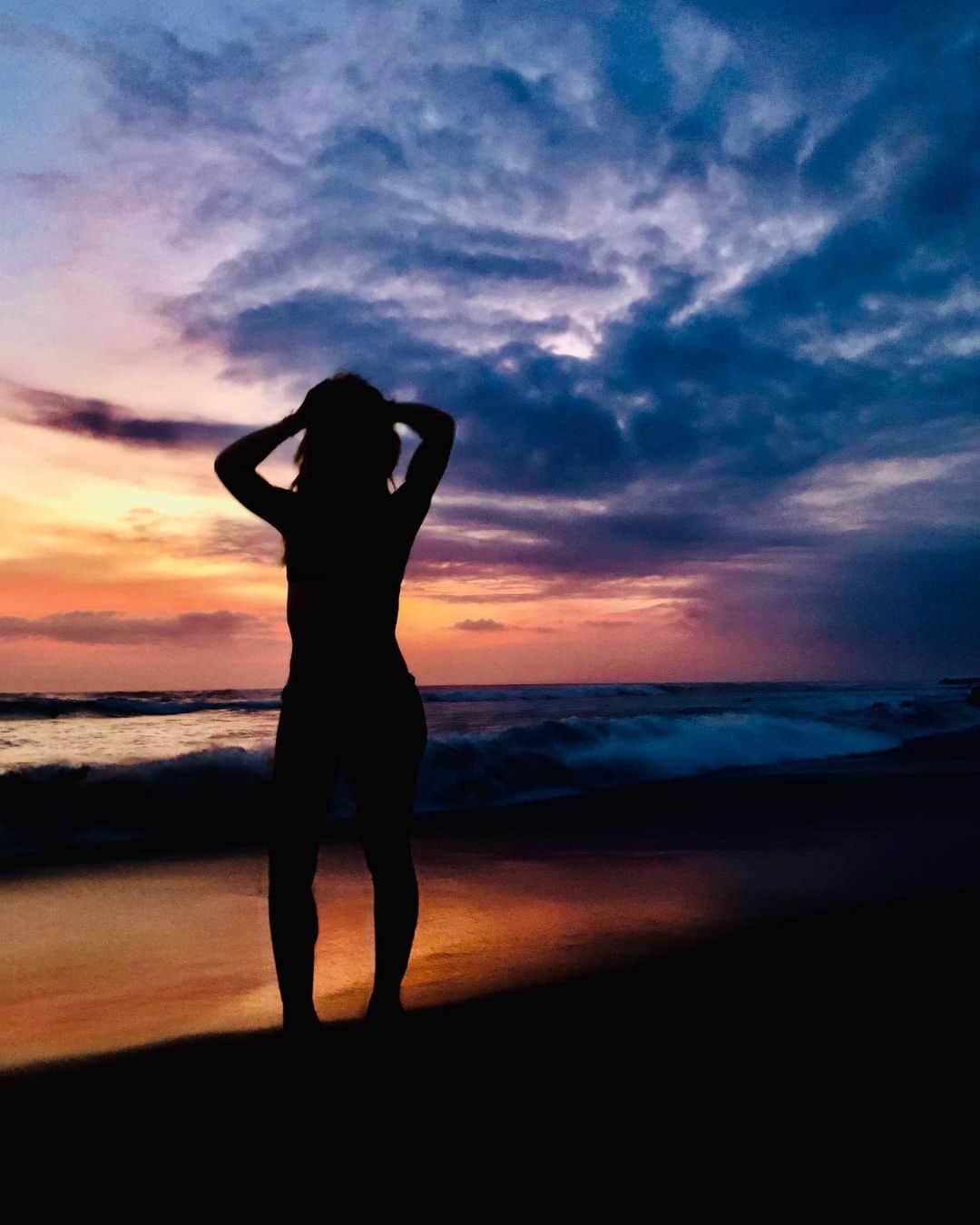 のインスタグラム：「I may be all excited for Red Cup season at Starbucks but seeing this pic makes me miss those Bali beach days with cotton candy sunsets. 🌅 #canggu #baliindonesia #balibeach」