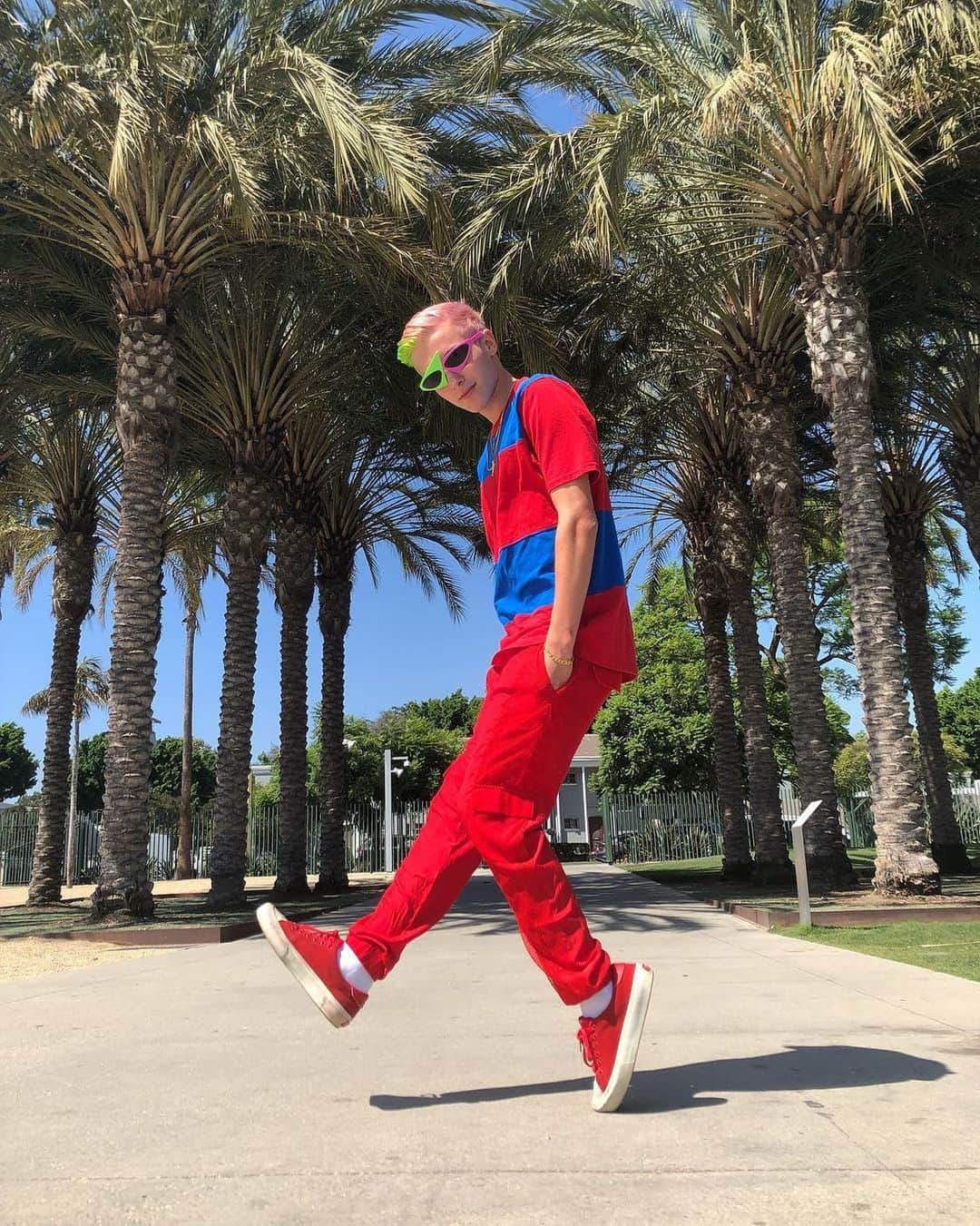 Instagramさんのインスタグラム写真 - (InstagramInstagram)「“I’m just a human being trying to have fun and spread love,” says 21-year-old musical artist and skater Roy Purdy (@roypurdy). “I film my videos in public to show it doesn’t matter where you are or who you’re surrounded by, you can let yourself be seen and act however you want. Don’t worry about what’s normal. Don’t worry about who’s watching and what they’re thinking. Just express yourself freely and openly. Go explore, go create.”⁣ ⁣ #ThisWeekOnInstagram show us how you express yourself through the things you love.⁣⁣ ⁣ Please submit your own photos and videos to the project using the #ThisWeekOnInstagram hashtag. Any tagged visual shared with the hashtag is eligible for the project and, if selected, to be featured.⁣ ⁣ Photo by @roypurdy」11月13日 2時10分 - instagram