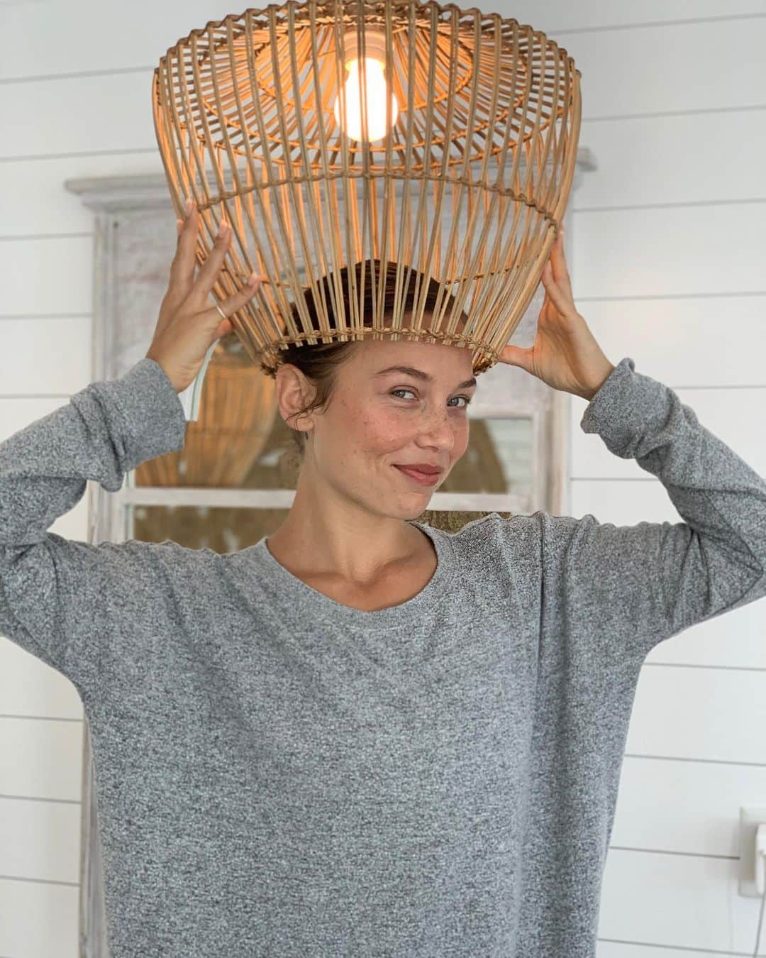 Nicole Mejiaのインスタグラム：「“Creativity is intelligence having fun.” - Albert Einstein 💡 Coming off of an expansive weekend at @summit and now I’m diving back into creating @lulyapp.  I recently had this realization about the immense creative power of my decisions. I’m getting intentional on the life I want to live and the people I want to build it with. Learning to trust myself and lead with my heart has been a process this year.  I just want to life full out, travel the world, have meaningful conversation, connect to the Earth, eat healing foods, and last but definitely not least, build a platform that will house workouts, recipes, and other lifestyle content to help elevate self love and awareness.  Sending love to all of you on this beautiful Tuesday! Let’s create and live the lives we’ve dreamed of. ✨  Ps. Thank you @amberbythesea_ for snapping this 😘」