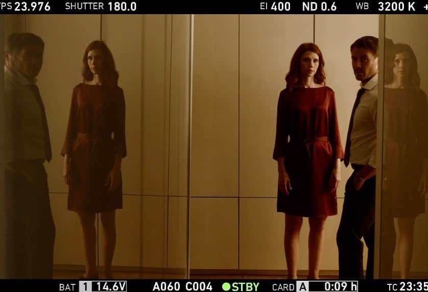 ジュリー・マクニヴンのインスタグラム：「Movie marriages are so dramatic. . @ninthhousefilms @autumnfederici @jonnyinstahams  @roxyshih @jlarsl」