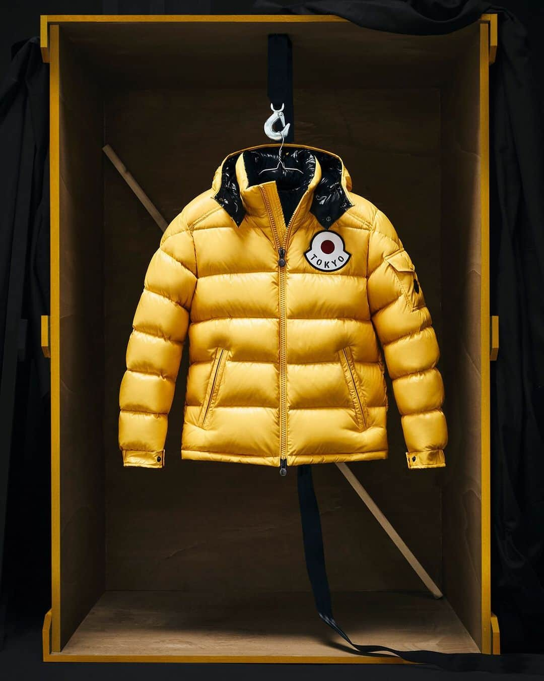 モンクレールさんのインスタグラム写真 - (モンクレールInstagram)「Moncler House of Genius exclusive for Tokyo. Each Moncler House of Genius contains special items designed specifically for the city. This yellow Maya jacket exclusively features a localized crest designed by House of Genius curator Francesco Ragazzi.  _ #MONCLERGENIUS Moncler House of Genius Milan and Paris is open until January 31st. Moncler House of Genius Tokyo is open until January 28th. Moncler Genius Pop Up L.A is open until November 22nd.」11月13日 2時25分 - moncler