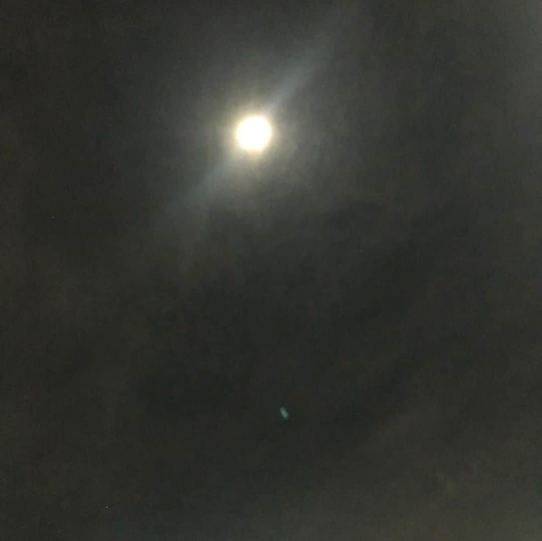 のインスタグラム：「🌕 #fullmoon #満月 #nofilter  一緒でよかった♡」