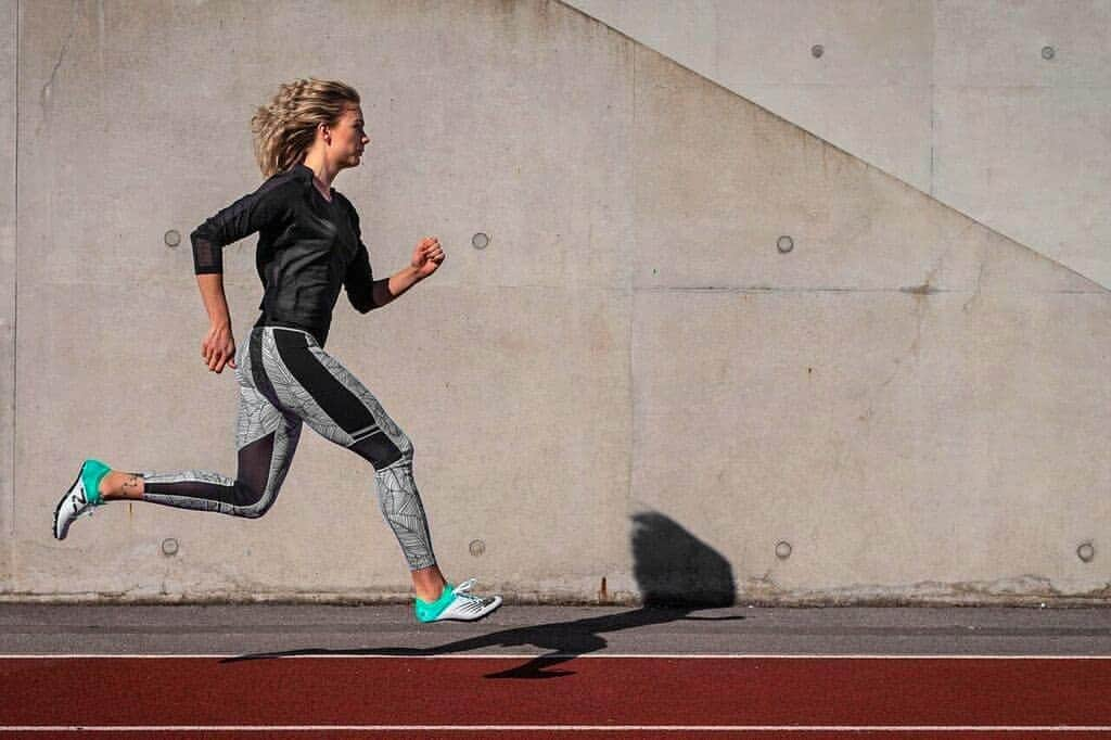 イザベル・ペダーセンさんのインスタグラム写真 - (イザベル・ペダーセンInstagram)「Second week of training. Bit sore and very happy. 📸@danvernonphoto #teamnb #myteam #lifestyle #teamsnowflake」11月13日 2時51分 - isabellepederse