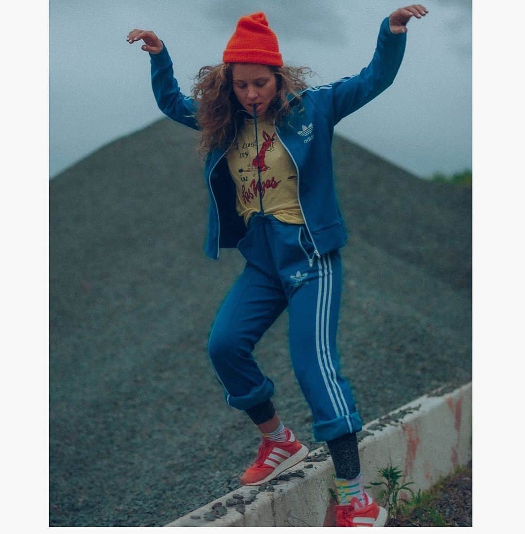 マルガリータ・レヴィエヴァさんのインスタグラム写真 - (マルガリータ・レヴィエヴァInstagram)「I wracked my brain, searching for a witty caption, that explains how much this photo represents me. Couldn’t come up with one....Sooooo, I guess, I’m just here to say, THANK YOU @theemmaexperience for capturing me, so perfectly.🕺🕺🕺#thisme」11月13日 2時55分 - margaritalevieva