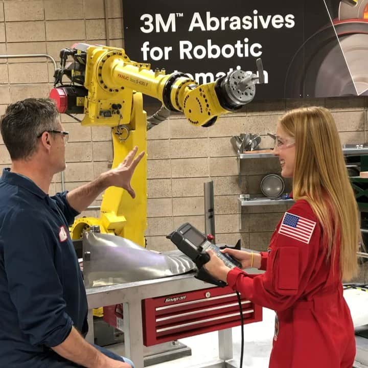 3M（スリーエム）のインスタグラム：「@astronautabbyofficial takes a behind-the-scenes tour at 3M labs, including the #robotics lab, to learn more about 3M Science. #STEM #STEAM」
