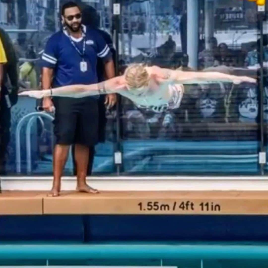 ルーファス・テイラーのインスタグラム：「Kicking off the bellyflop competition for team GB on the @kisskruiseofficial last week 🦅🐋🌊 #thedarkness #kiss #belly #flop #sports」