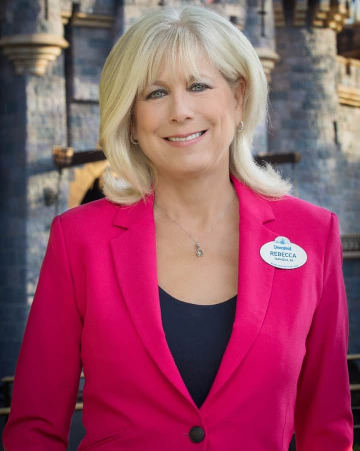 ディズニーランドさんのインスタグラム写真 - (ディズニーランドInstagram)「This week we are excited to welcome the new president of the Disneyland Resort, Rebecca Campbell. You can follow her journey at @rebeccacampbelldisneyland」11月13日 3時46分 - disneyland