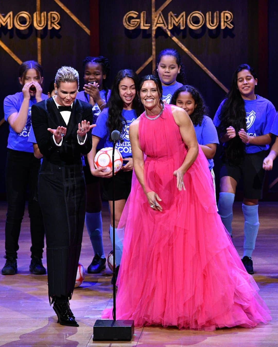 アリ・クリーガーさんのインスタグラム写真 - (アリ・クリーガーInstagram)「It was a true honor to present @mrapinoe with the Glamour Woman of the Year award last night. You’re a phenomenal player, an electrifying leader, and most of all, a really good person who inspires all of us with your magic. You’ve motivated me to live boldly as my authentic self and couldn’t be happier in my life because of it. Football brought us together, but our friendship is going to last a lifetime! Thank you for being incredible you..Congrats again! I love you so much xo  #glamourwoty」11月13日 3時59分 - alikrieger