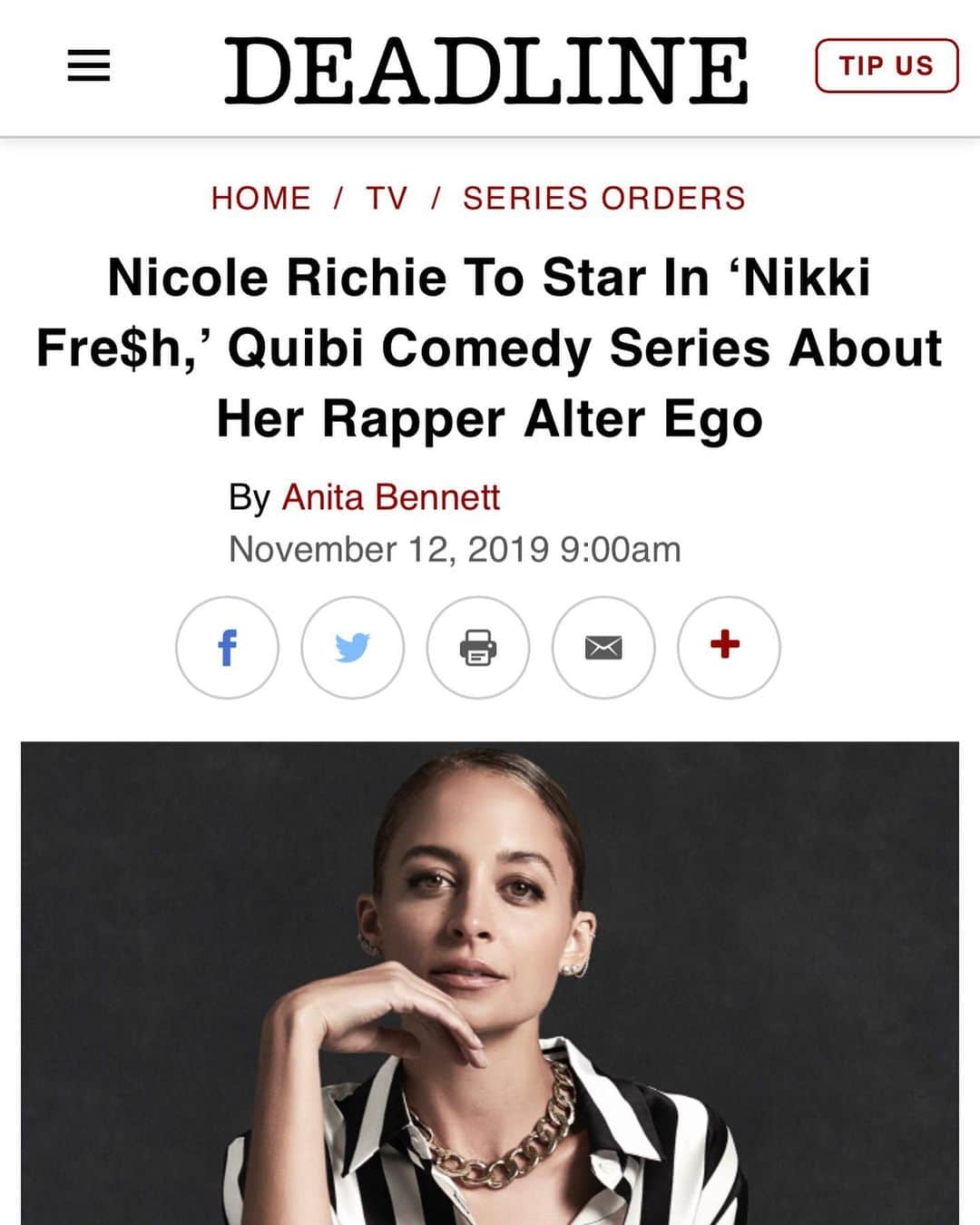 ニコール・リッチーのインスタグラム：「Ready to dance your ass off to music about organic fruits, vegetables, chickens & bees? Because i am. @quibi #NikkiFresh 🎤🌽🥦🐓🐝🍒.... 🍸?」