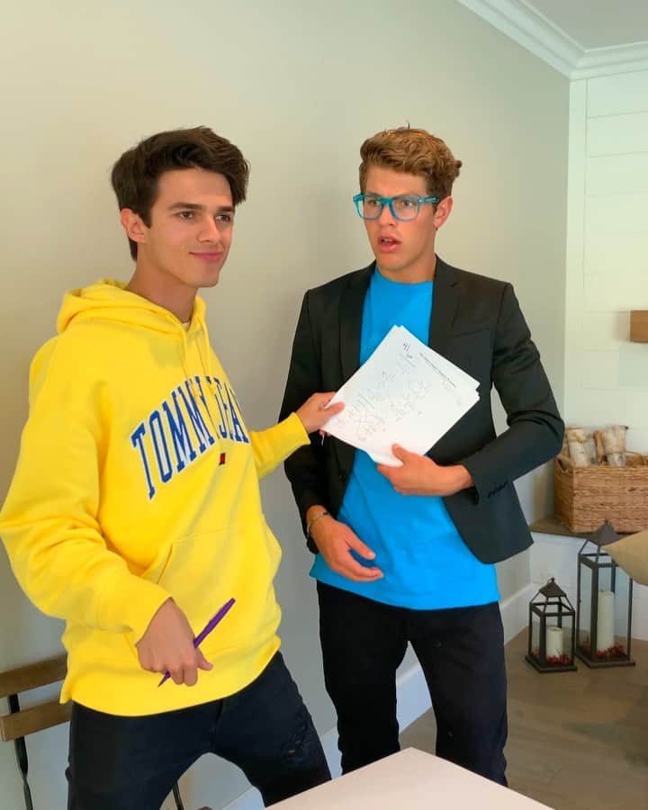 Brent Riveraのインスタグラム：「How to change a bad grade..😂😂 @benazelart」