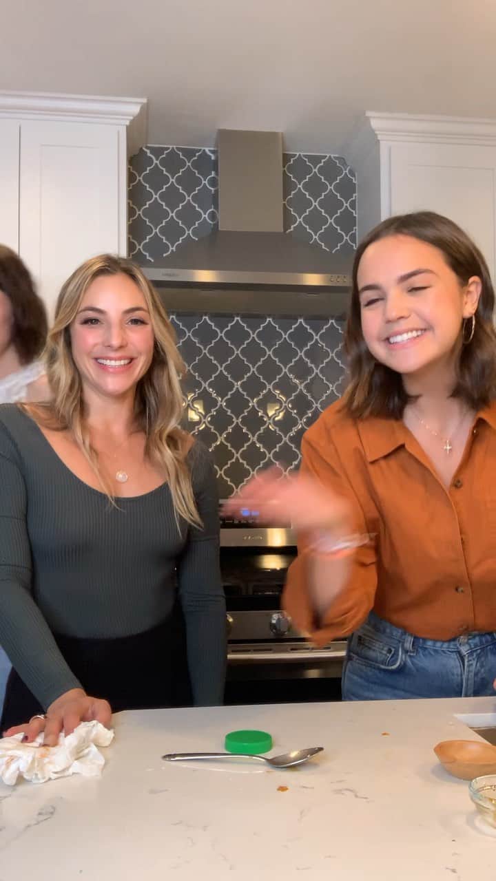 ベイリー・マディソンのインスタグラム：「@kaitlinvilasuso and I had @theflexiblechef on @justbtweenus and decided to cook up one of her recipes for you guys! Xxx」
