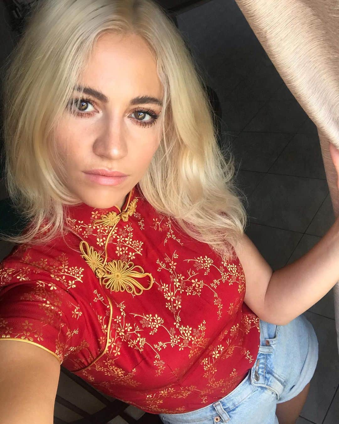 ピクシー・ロットさんのインスタグラム写真 - (ピクシー・ロットInstagram)「good morning beautifuls✨ heading to the studiooooo ✨✨✨」11月13日 5時08分 - pixielott