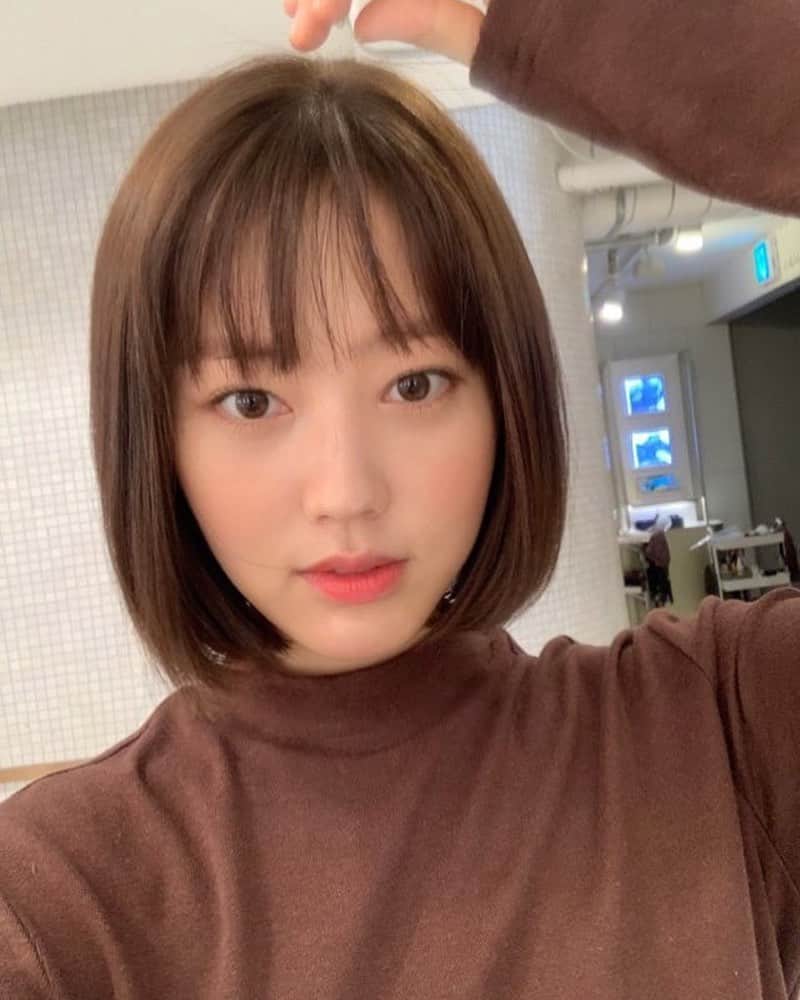 チェ・リのインスタグラム：「빗길 조심하세요 ☔️」