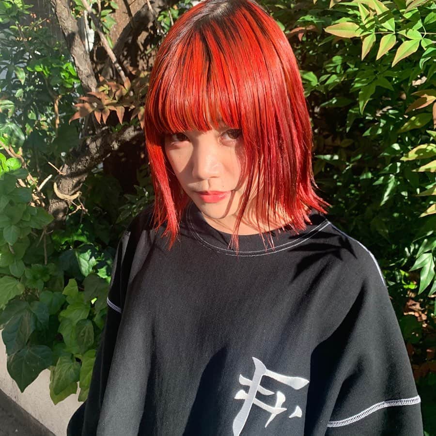 のインスタグラム：「かわいいチッチかわいいの新しいカラー🍊🍎全体もちょっと切りました ベストヒット歌謡祭今日19時からBiSHがでますね！！最近BiSHにハマる人がどんどん増えてすごいなと思っています！ チッチが着ているお洋服は @f_lagstuf_f  二人揃ってここの着てランチしました☺︎ #BiSH #セントチヒロチッチ  #lysa_yuki」