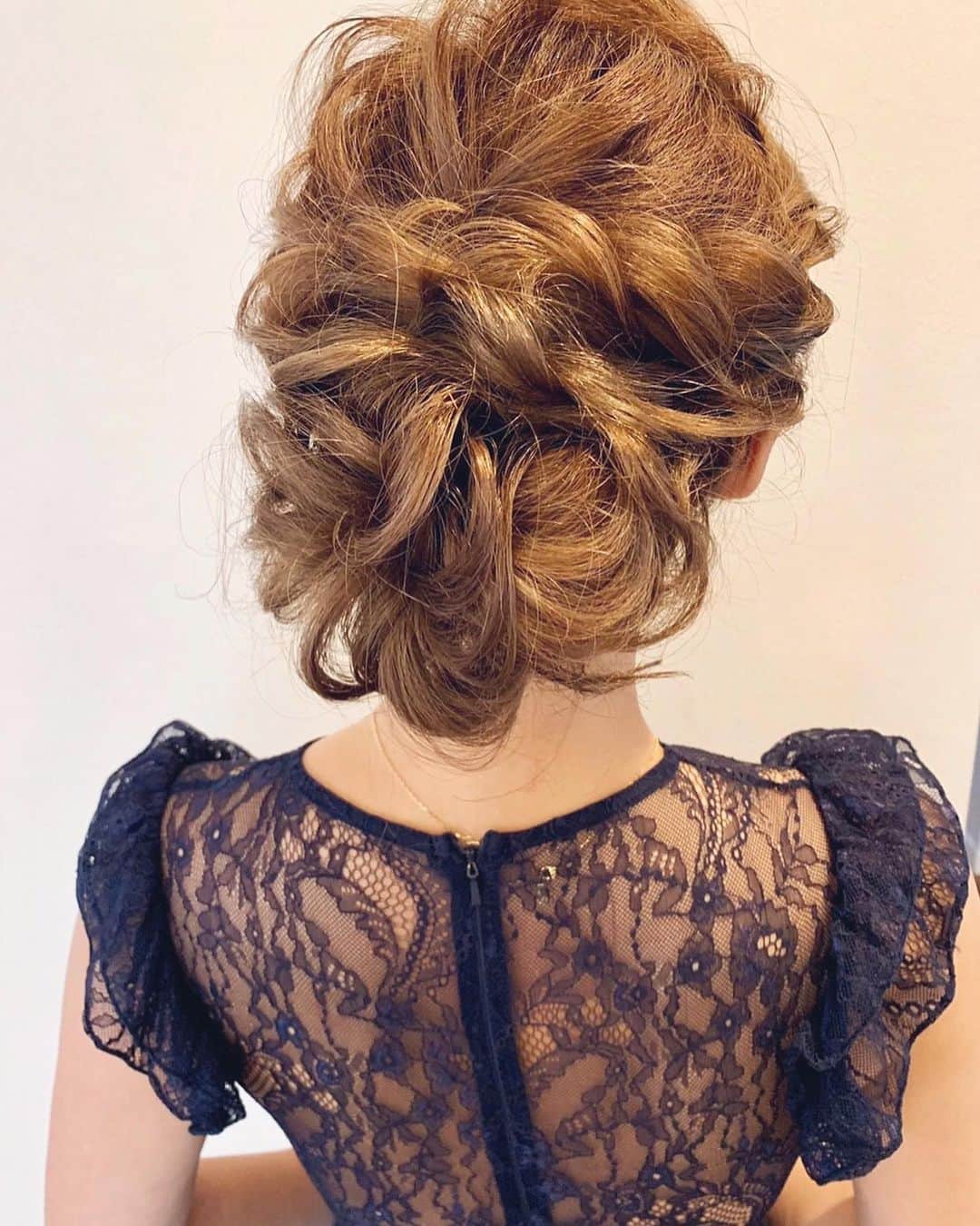 長谷川唯のインスタグラム：「・ ・ 二次会のヘアセットを見たいって言う子がたくさんいたから載せます❤︎ ・ ・ 三重でへアセットするなら絶対に　@luxia.m60 luxia.m60 が上手だよん🥰✨可愛くしてくれてありがとう❤︎ ・ ・ #hair #ヘアセット #hairstyle #ヘアアレンジ #cute #hairmake #instagoodlife」