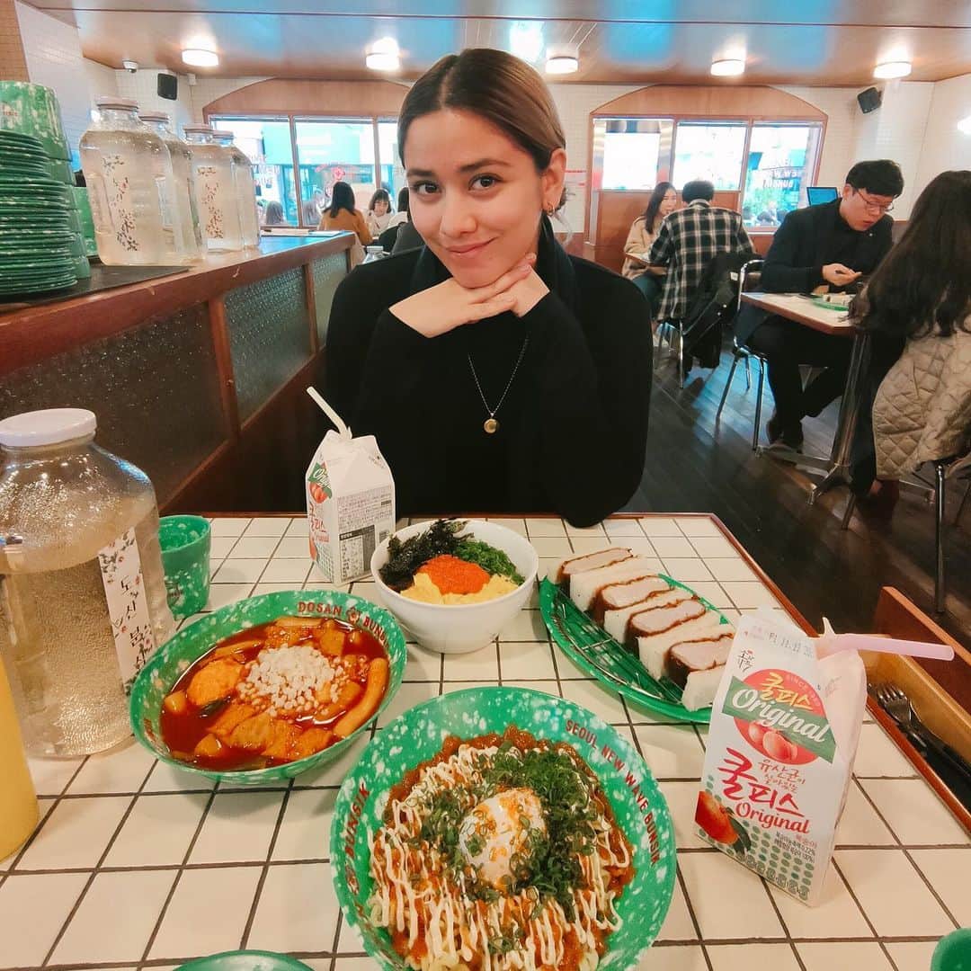 のインスタグラム：「My favorite spot during my trip to Korea and by far one of the best meals I had when I was there (besides the BBQ of course) 😋  I’ve only been to Korea twice and I have already fallen in love. Can’t wait to go back!!! 🥰」