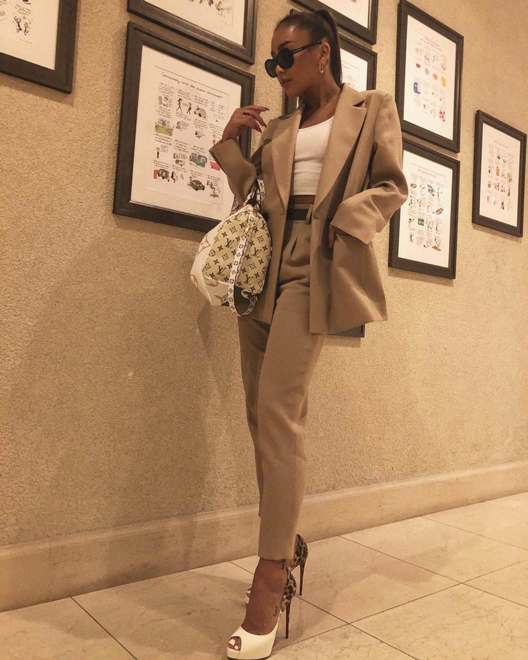 菅又菜摘（ナツ）さんのインスタグラム写真 - (菅又菜摘（ナツ）Instagram)「🧥 #outfit #ootd #fashion #code #dresscode #beige #ysl #saintlaurent #beautyandyouth #unitedarrows  #louisvuitton #christianlouboutin  #kogenatsu #焦げNATSU #こげなつ」11月13日 14時52分 - kogenatsu920