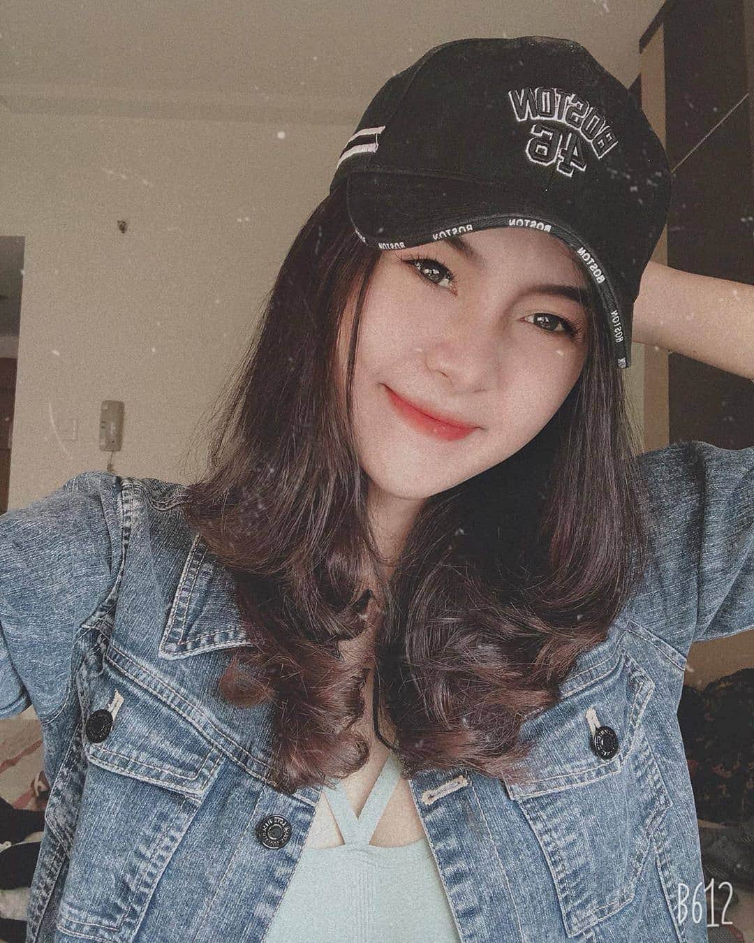B612のインスタグラム：「In order to be irreplaceable one must always be different💓 ⠀ Credits to- @saqinapaprilly」