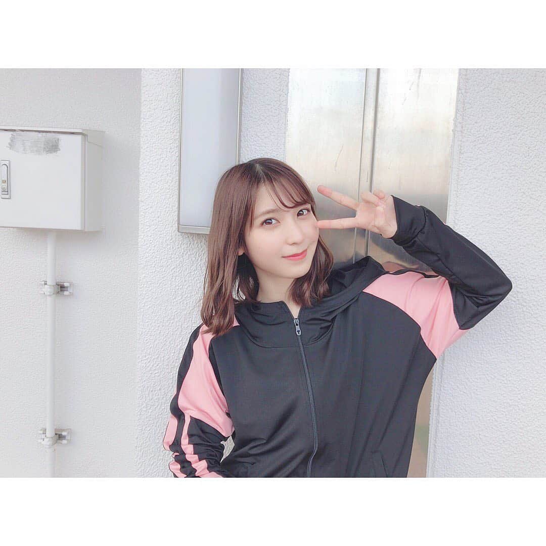 松岡菜摘のインスタグラム：「. . ジャージ着てロケ🥳 いっぱい運動してきたよ〜！ . そしてこれから８周年リハ！ 運動DAYだ👻👻 .」