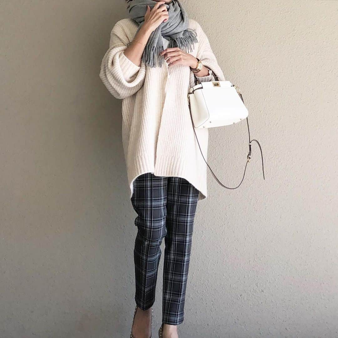 saaaay_kさんのインスタグラム写真 - (saaaay_kInstagram)「2019.11.13 coordinate… チェックのパンツを主役に♡ ・ ・ PLSTのウォームリザーブシリーズです！ これ大ファンで去年は無地を5本揃えました🤭 ・ ・ 特にこのスティック型のパンツのラインがきれいで✨ 今年はチェック柄を2色追加してます♪ @plst_official  #プラステはいてみた#plst#pr ・ ・ #166cm#プラステ#ウォームリザーブ#ootd#outfit#mylook#fashion#ママコーデ #ママファッション#プチプラコーデ#今日のコーデ#きょコ#シンプルコーデ#カジュアルコーデ#オシャレさんと繋がりたい#着回しコーデ」11月13日 15時22分 - saaaay_k