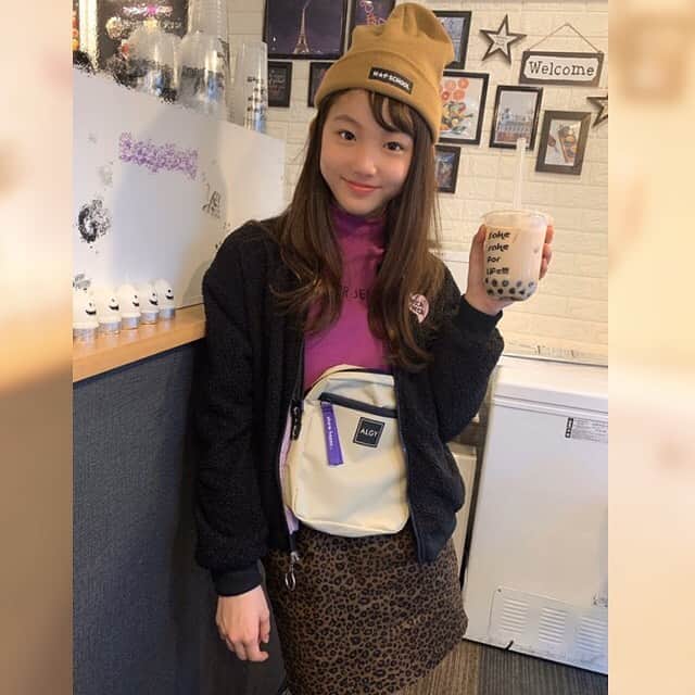 ニコ☆プチのインスタグラム：「🌈 #プチモのふろくの使い方 🌈﻿ ﻿ ﻿ 9人目はココ！！！﻿ ﻿ 🎈ココより🎈﻿ この間、友達とお出かけする時に持って行ったよ！パープルや柄物でも合わせやすいのでオススメ！﻿ ﻿ ﻿ ﻿ #ニコプチ﻿ #ニコプチふろく﻿ #井口虹姫﻿ #ココ﻿ #プチモ﻿ #アルジー﻿ #ショルダーバッグ﻿ #ニコプチふろくのある生活」