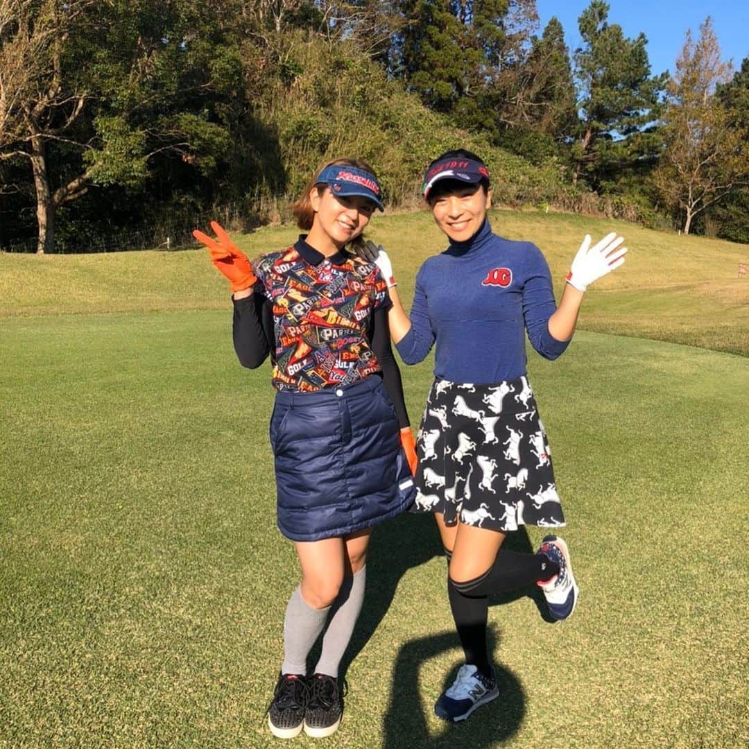 安藤あいかのインスタグラム：「ベスト更新のふたり🏌️‍♀️🏌️‍♀️ #golf #ゴルフ女子 #ゴルフウェア欲しい #肌寒い時期にマイナス3度のインナーを着るKONAN」