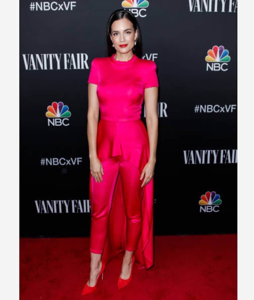 トーレイ・デヴィートのインスタグラム：「Last night at the NBC x Vanity Fair party. 💕 #NBCxVF」