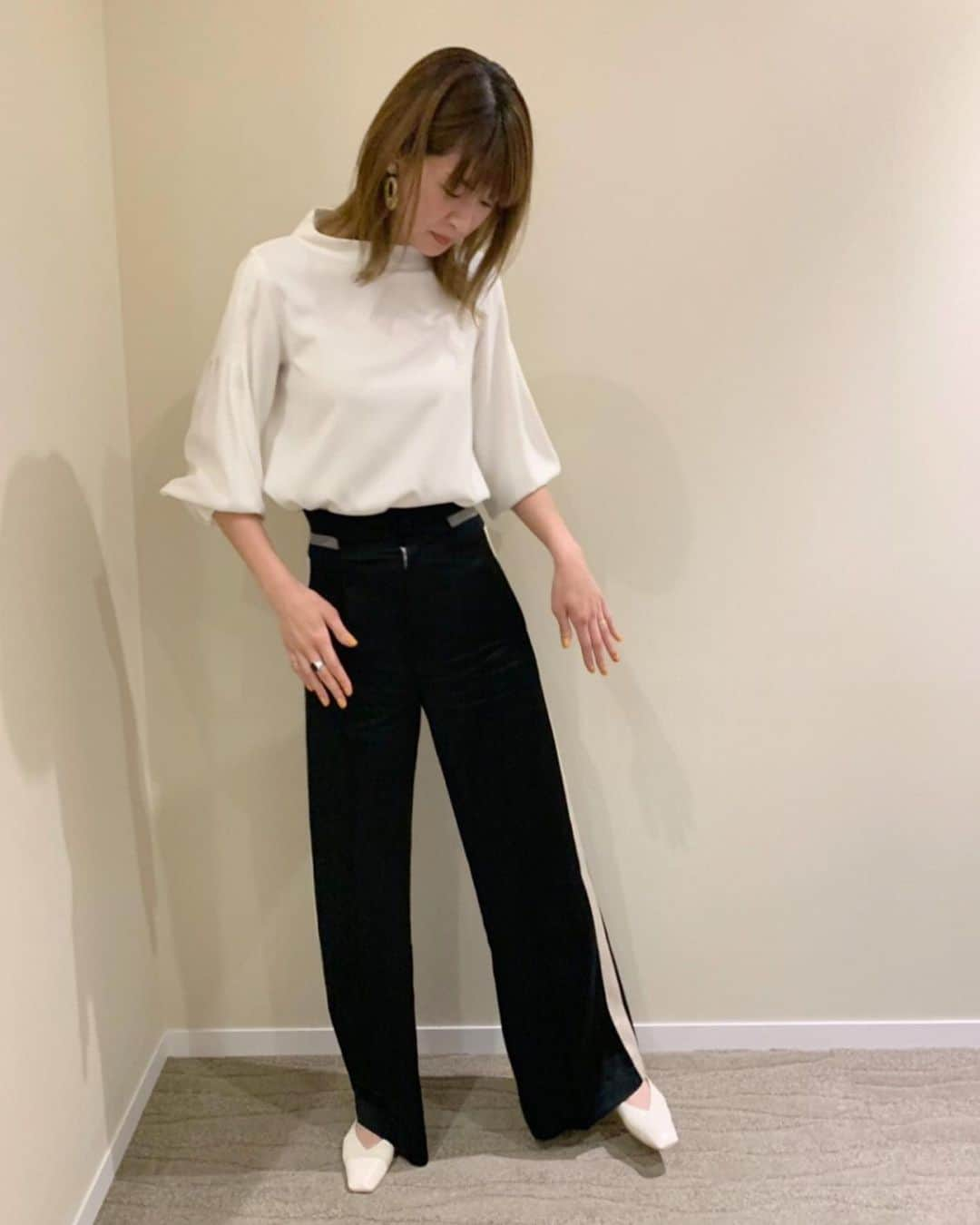 木村沙織さんのインスタグラム写真 - (木村沙織Instagram)「. タグ付けてます🏷 . . 💍 #room 🥼 #ladymade 👖 #ujoh 👠 #rand」11月13日 8時26分 - saoriiiii819