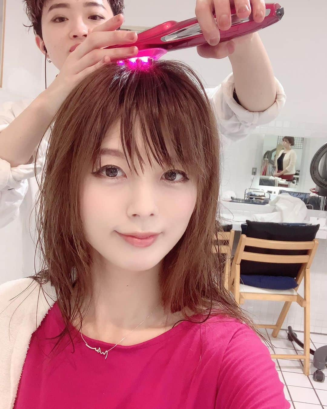 satomiさんのインスタグラム写真 - (satomiInstagram)「先日、頭皮頭髪エステ﻿ 「髪技」﻿ の エステコース を受けてきたよ💇‍♀️ *  スカルプ協会の認定をされているサロンでしか受けられないこのコース！ それぞれのお悩みやスタイルの好みに合ったスカルプケアアドバイス をしてくれるよ✏️ * 『髪技』のマッサージの特徴 ______________________________ ”髪”と”頭皮”を健やかに保ち、”筋肉”や”コリ”をほぐす『髪技』は単に「髪」を「美しくみせる」等、表面的なことだけではなく、 「髪」と「頭皮」を健やかに保つ根本的なケア。「頭皮」を柔らかく保つ。頭皮の「筋肉」や「コリ」を徹底的にほぐすこと。 ______________________________ * * 施術の流れはこんな感じでした¨̮♡︎ ✼••┈┈┈┈┈┈┈┈┈┈┈┈┈┈┈┈••✼ ①スカルプDEX シャンプー前に頭皮の皮脂を落としリフレッシュ☺︎ ②ヘアリプロZ＋GFエッセンススカルプG ヘアリプロZでナノスフィア®♪ ③スカルプエアー ④スカルプグロウ＆リラクゼーションマッサージ 薬用育毛剤によるマッサージを行い、ブローをし、仕上げ♪ ✼••┈┈┈┈┈┈┈┈┈┈┈┈┈┈┈┈••✼ 育毛だけじゃなくリラックスもできて最高でした¨̮♡︎ *  #髪技  #PR﻿  @kamiwaza_haircare #レディスアデランス #アデランス #頭皮チェック #ヘアケア #育毛 #スカルプケア #毛髪改善 #エイジングケア は浅草美容室  #WILLPICCY  #浅草橋美容室  #浅草髪技  #頭皮髪質改善 @roworlwillpiccy www.will-piccy.com」11月13日 8時59分 - saatoomii47