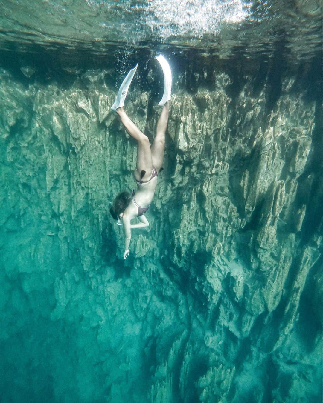 Manamiさんのインスタグラム写真 - (ManamiInstagram)「🧜🏽‍♀️Barracuda Lake🐠 淡水と海水が混じり合っていて、透明度の高い湖💎 ずっとここで泳いでいたかった〜🥺✨ ㅤ 📸 @gopro @goprojp goprohero7」11月13日 9時43分 - manashika