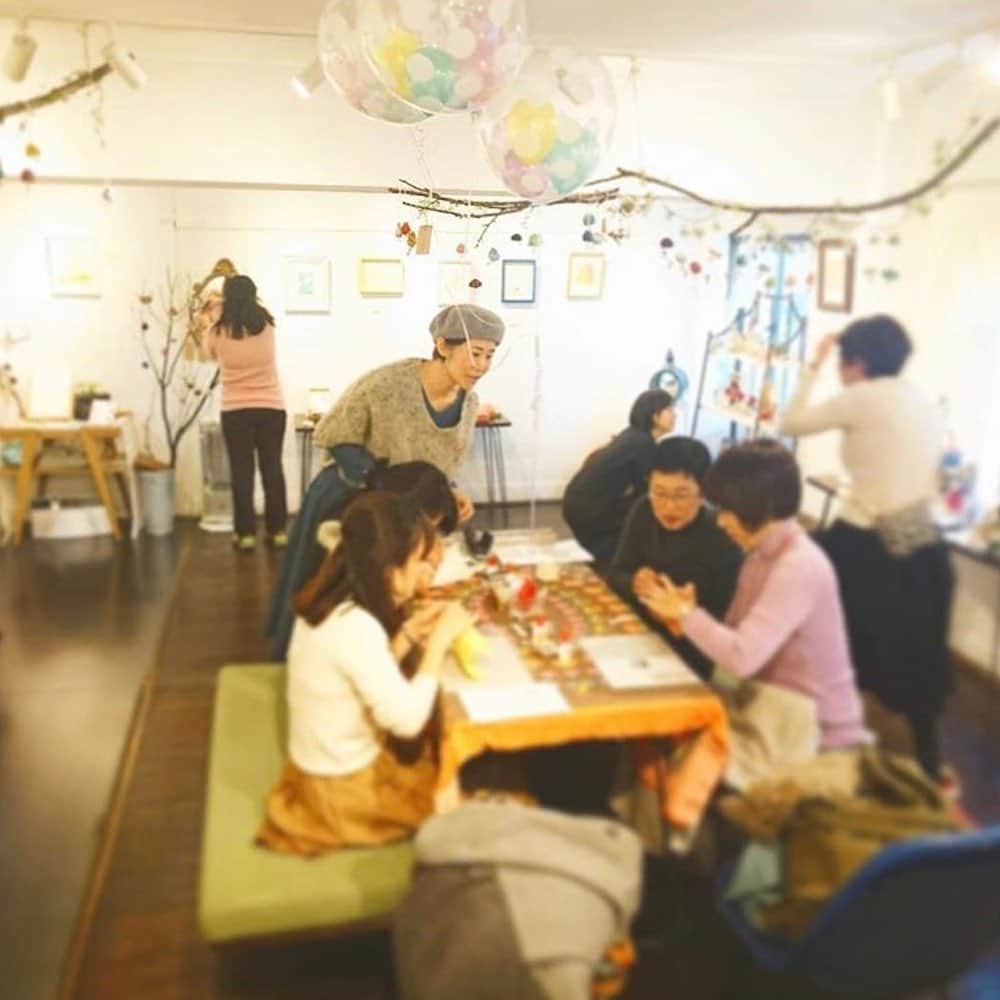 のインスタグラム：「【「紙博 in 台北」ワークショップ紹介 〜papernica（ペパニカ）〜】 「紙でつくるアコーディオンのワークショップ」 ペパニカキットを使って紙の楽器をつくります。 . 【 公開「紙博 in 台北」工作坊介紹 〜papernica（ペパニカ）〜】 「手作紙製手風琴工作坊」 以papernica手作組合來製作紙製樂器。 . ▶︎詳細はプロフィール「@kamihaku2019」のリンクへ . ▶︎詳細內容請見「@kamihaku2019」檔案連結 . ▶︎中文介紹請見：@kamihaku_taipei . ▶︎「紙博 in 台北」は11/16（土）-11/17（日）に開催！ . #手紙社#手紙舎#tegamisha#紙博#kamihaku#紙博in台北#台北#台湾#紙もの#紙雑貨#紙#paper#papercraft#文房具#stationery#ワークショップ#workshop#papernica#ペパニカ#紙楽器#アコーディオン#accordion#紙楽器#音楽#music#玩具#デザイン#design」