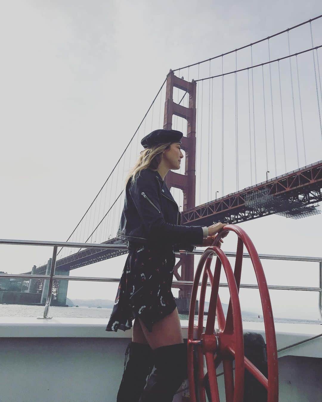 アシュリー・ハートのインスタグラム：「Hands on the wheel, eyes on the horizon, the adventure has began again @helloworldau」