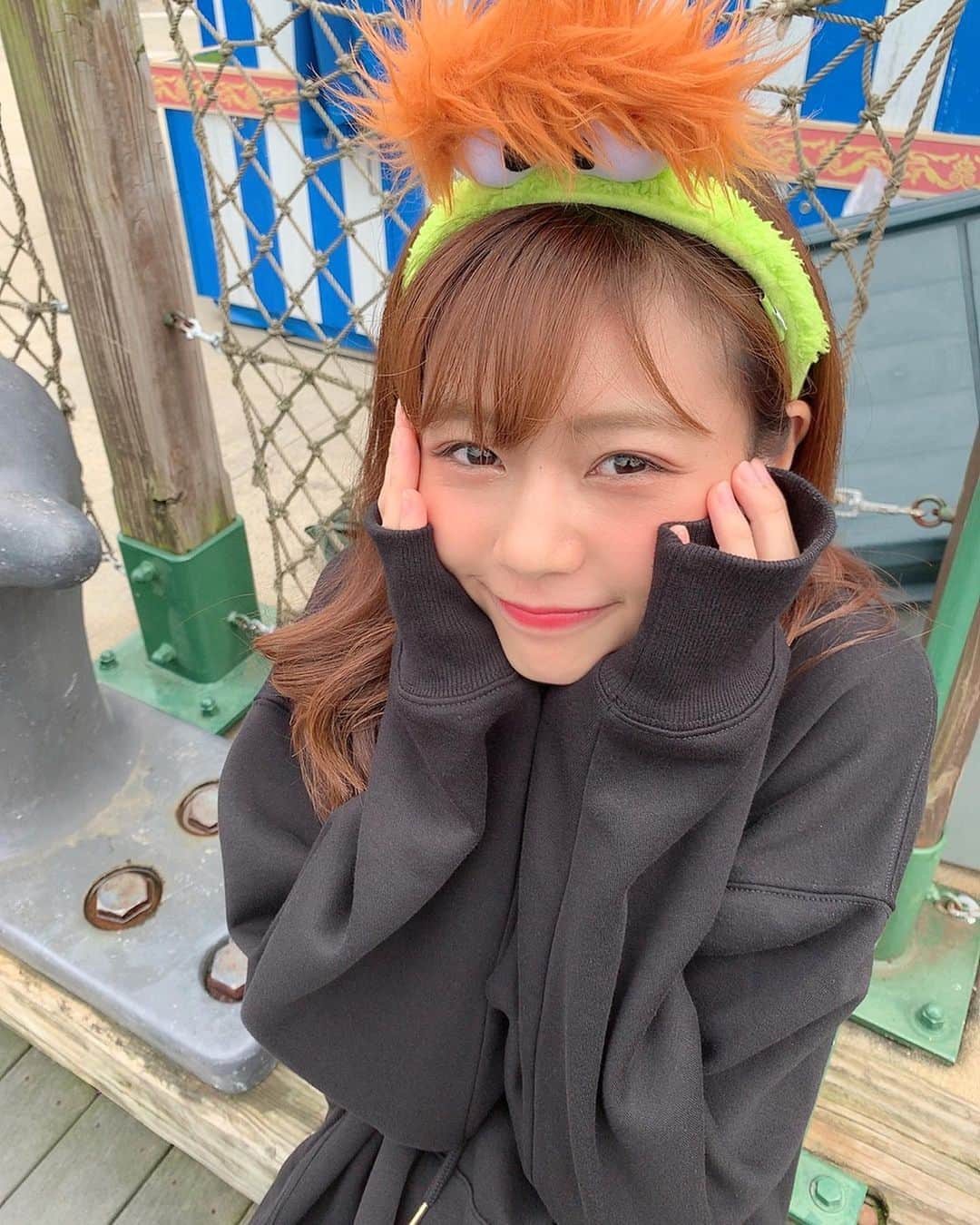 杉浦みずきのインスタグラム：「. あざとオスカー5連チャン #狙いました #すいません #ユニバによくいる女子やってみた ・ このキャラの名前今調べて知った笑」