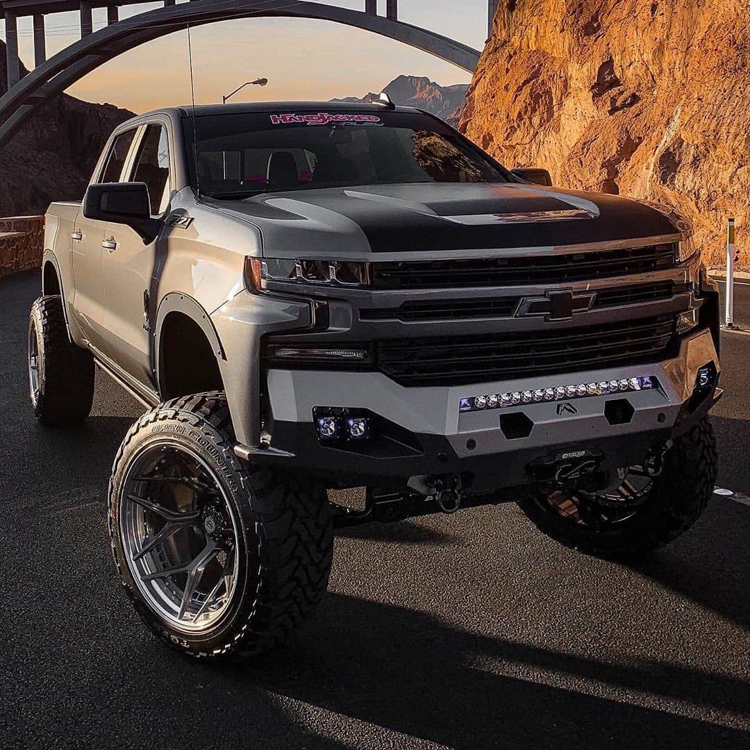 CARLiFESTYLEさんのインスタグラム写真 - (CARLiFESTYLEInstagram)「2020 Silverado RST sitting on DEEPEST concave wheels by @4playwheels! What do you guys think? @handjacked #carlifestyle #silverado」11月13日 11時33分 - carlifestyle