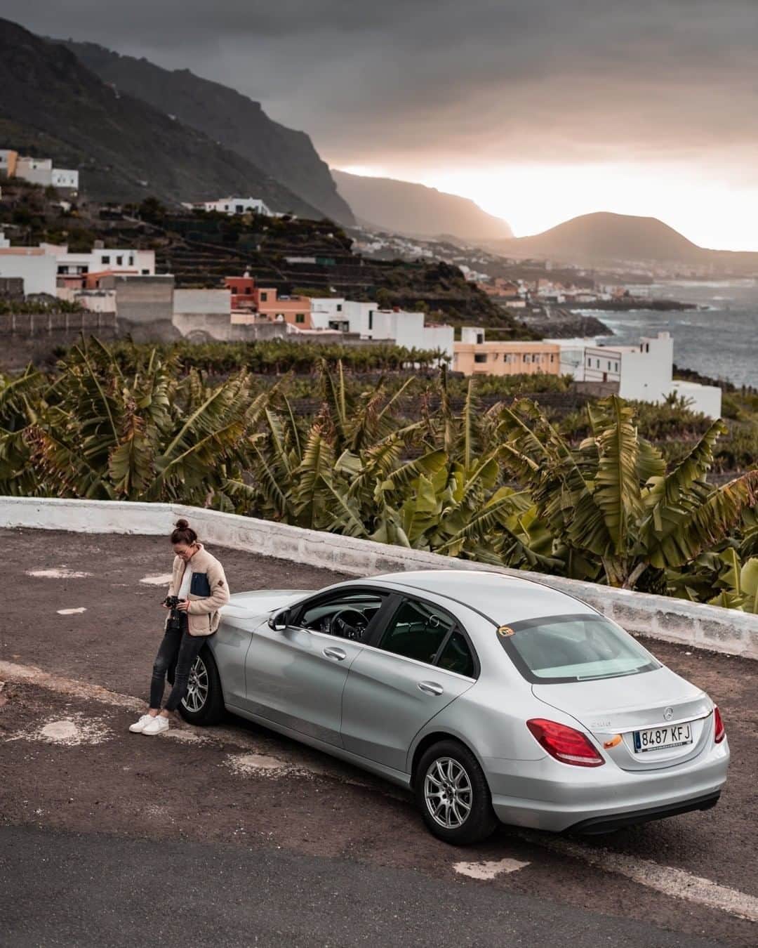 メルセデス・ベンツさんのインスタグラム写真 - (メルセデス・ベンツInstagram)「[Kraftstoffverbrauch kombiniert: 6,5–6,2 l/100 km | CO₂-Emissionen kombiniert: 147–140 g/km | mb4.me/DAT-Leitfaden | Mercedes-Benz C 180] On our journey through Tenerife the most beautiful places crossed our way. Have you ever been to the this picturesque island? 📸 @rrrudya #ShesMercedes #MercedesBenz #BellCollective #Adventures #Tenerife #CClass」11月13日 12時00分 - mercedesbenz